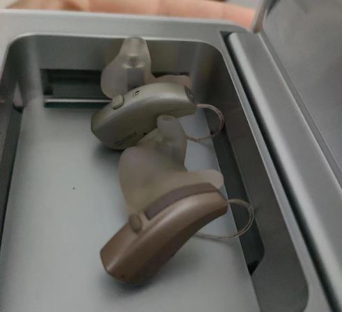 低价转让二台唯听330助听器!